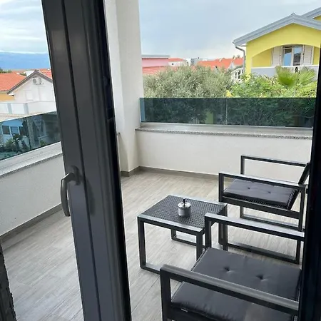 Irene No.2 Apartment Vir